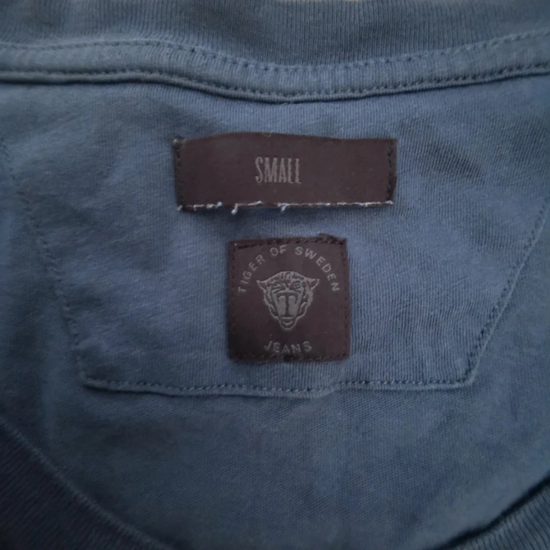 Blå t-shirt från Tiger of Sweden - 1