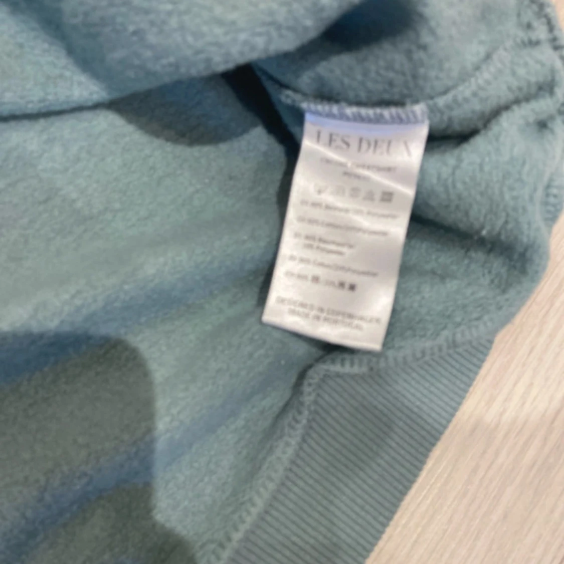 Blå sweatshirt från Les Deux med tryck - 2