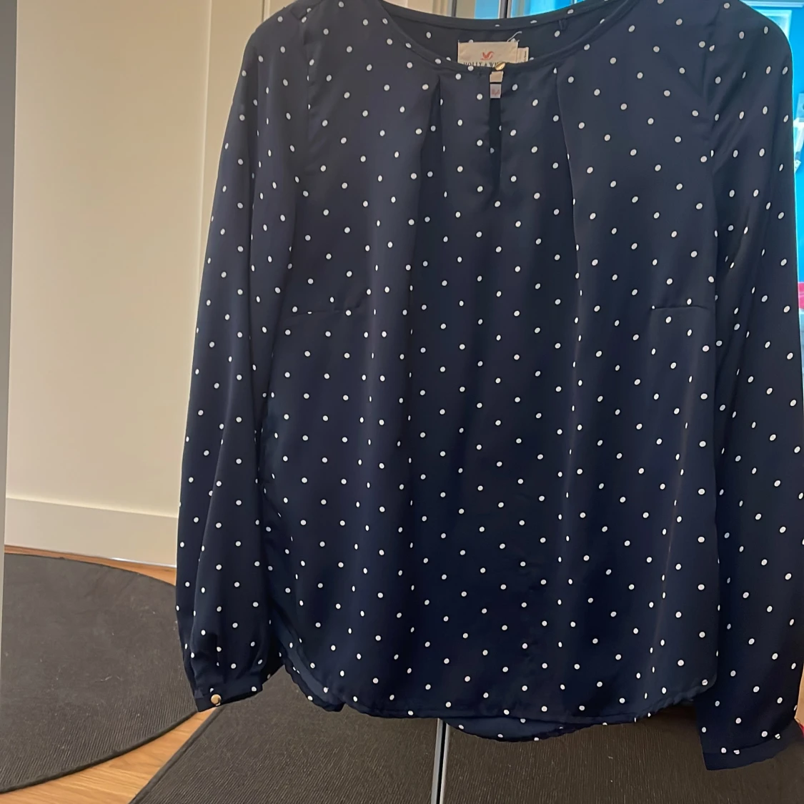 Marinblå prickig skjorta  Holly & Whyte - 2