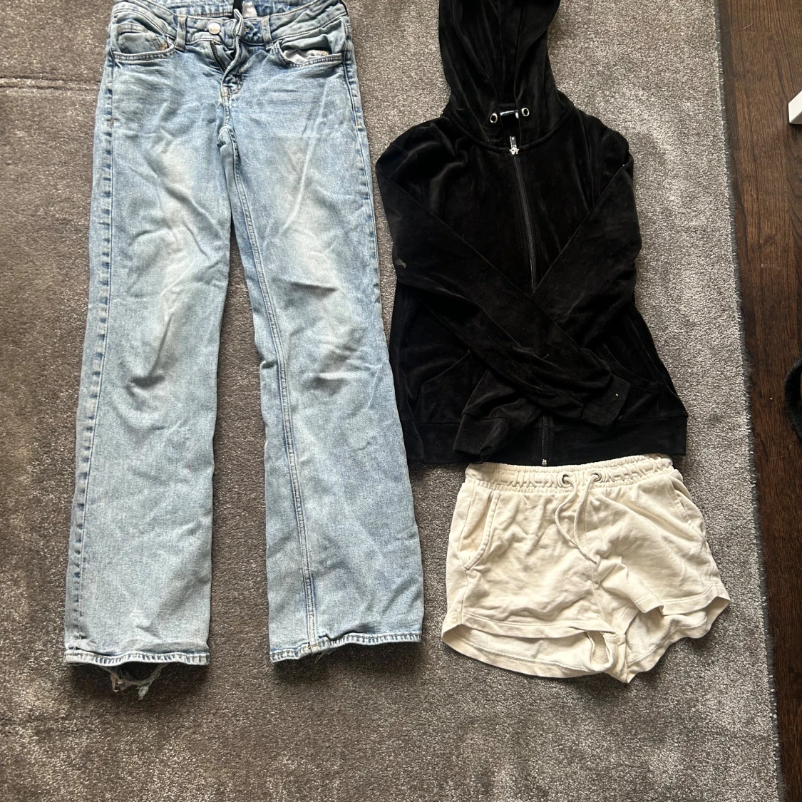 Olika kläder från H&M för bra pris OBS dm för info