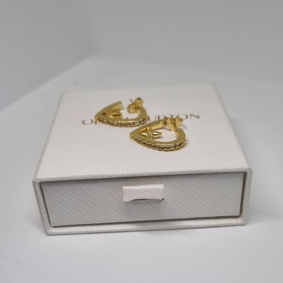 Guldörhängen med stenar  - 2