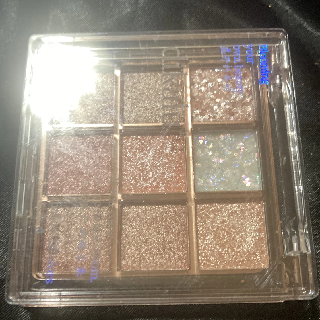 Glittrig ögonskuggspalett från Dikalu -Ny
