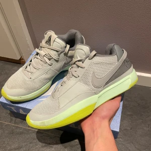 Ja 1 basket skor  - Tja säljer dessa knappt använda Basket skor, dom är nästan som nya. Box kommer också med 