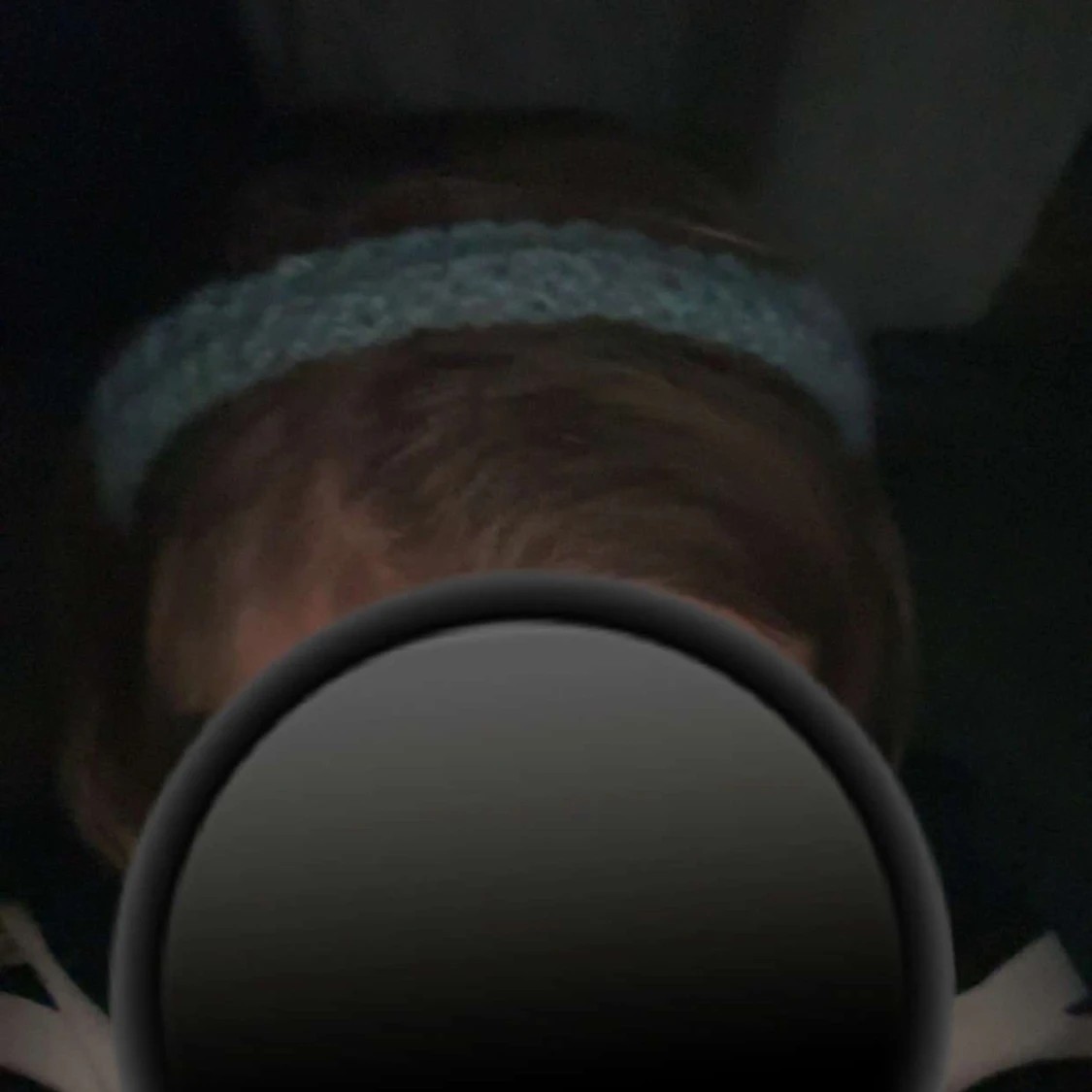 Ljusblå virkat diadem