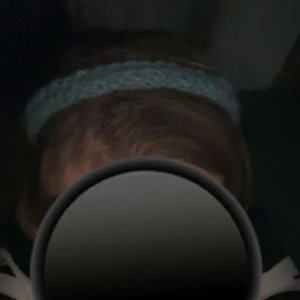 Ljusblå virkat diadem - Handgjort ljusblått diadem i stickat garn. Mjuk och fluffig känsla, perfekt för att hålla håret på plats och ge en chill vibe till din look. Enkel design utan extra detaljer, passar till många outfits.