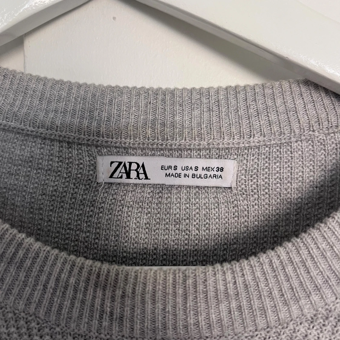 Grå stickad tröja från Zara - 2