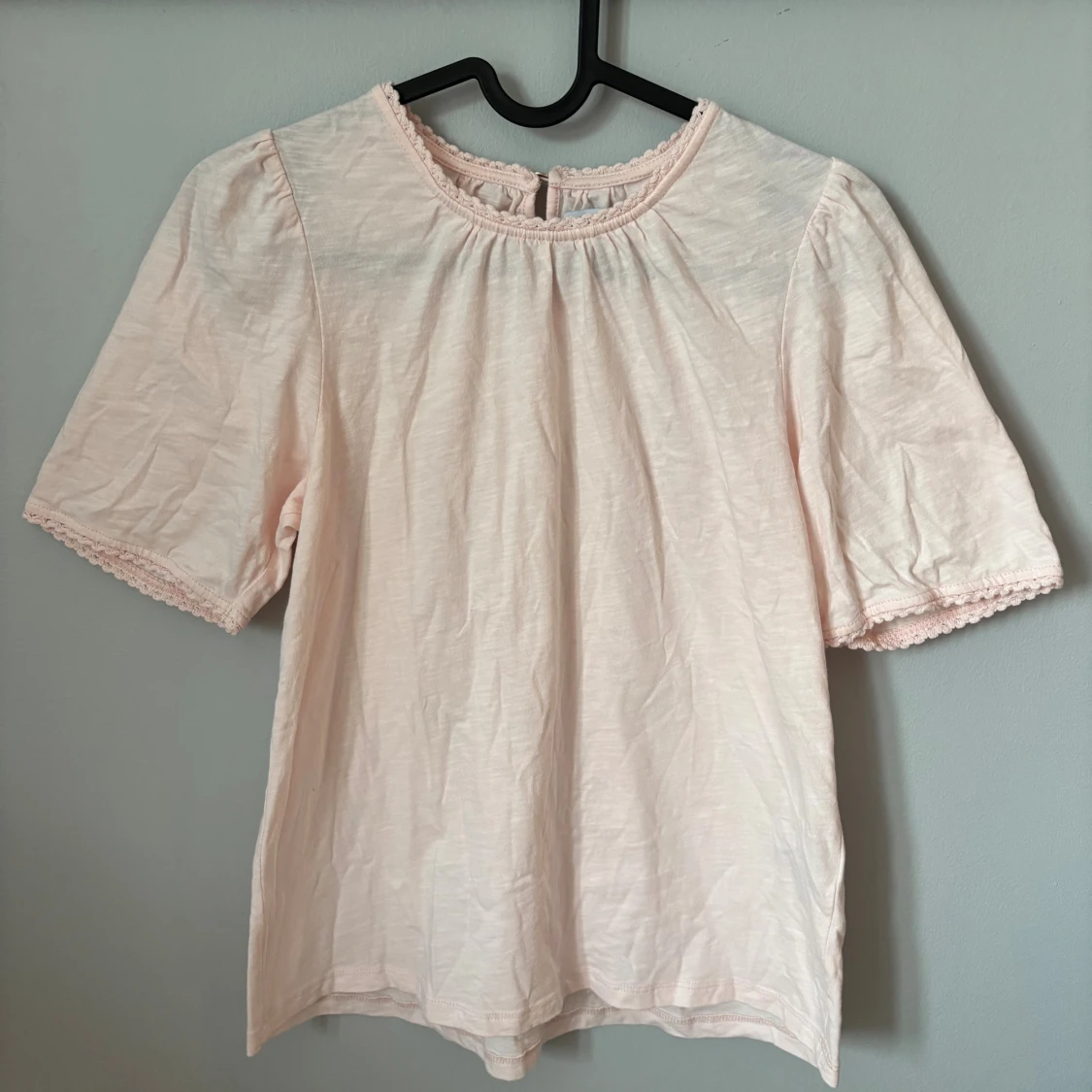 Ljusrosa blus från Holly & Whyte