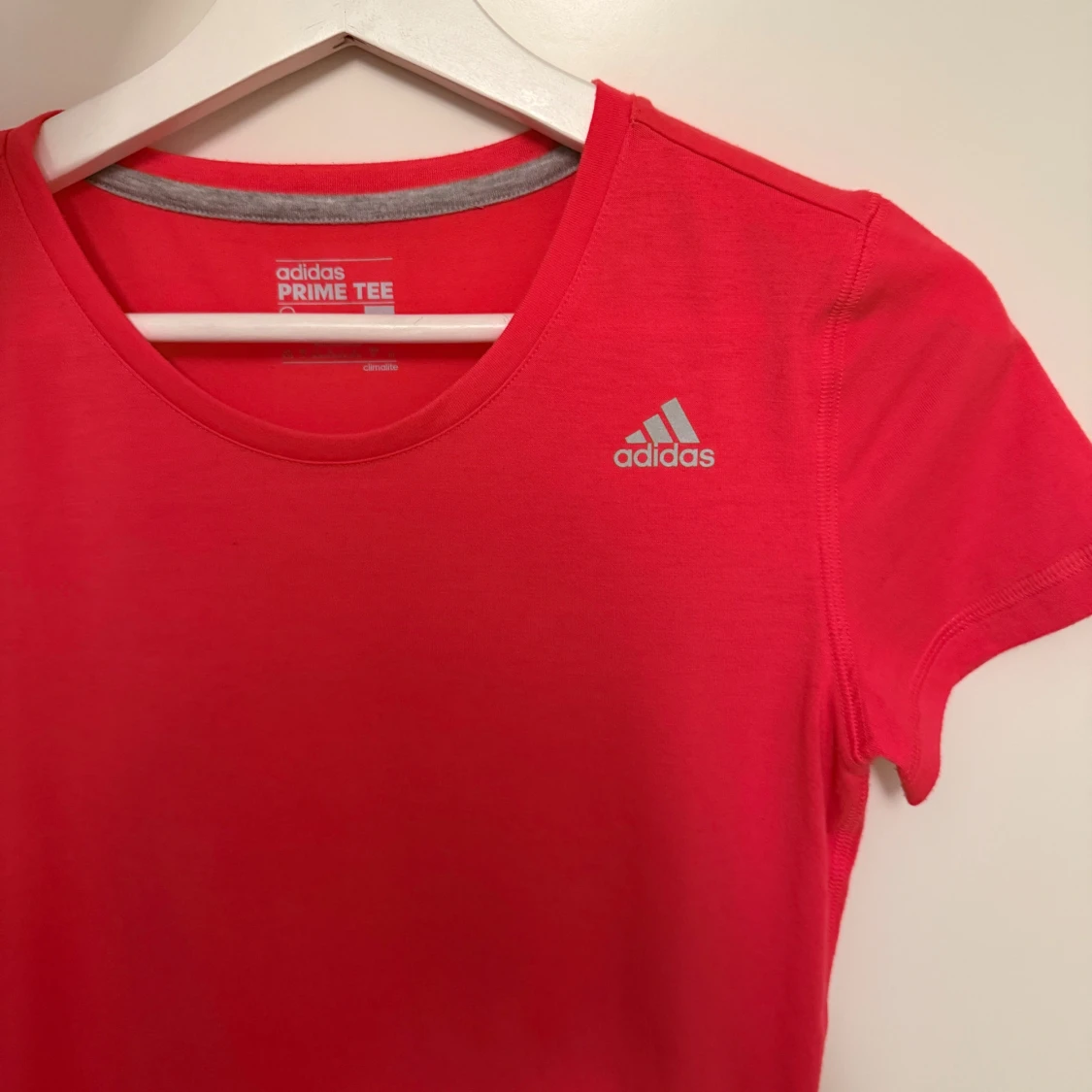 Ny Adidas korall t-shirt, storlek S - 3