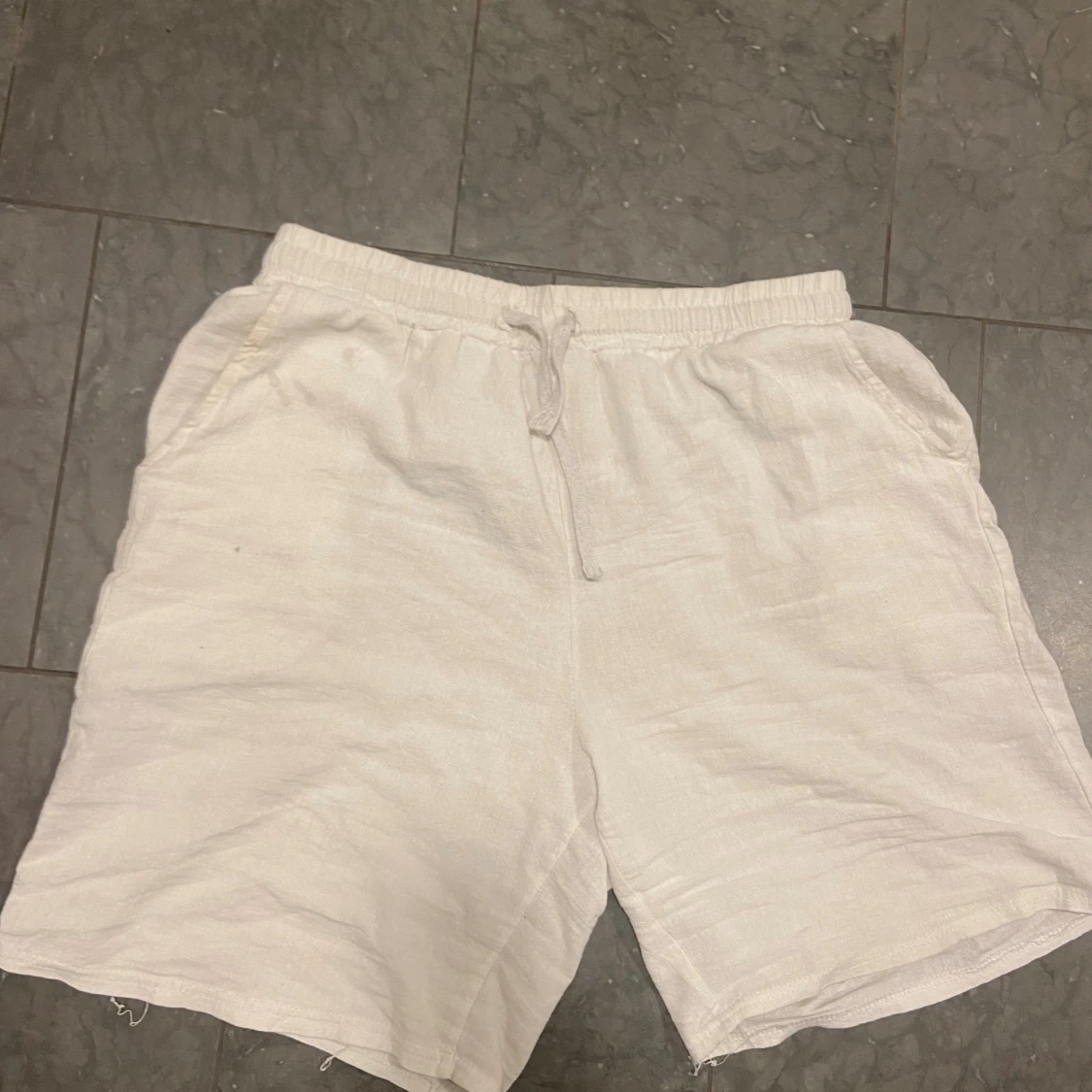 Vita linneshorts från King Billion