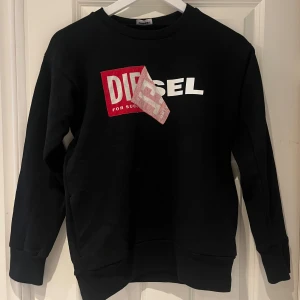 Diesel tröja  - Tja! Säljer en fet Crewneck från märket Diesel  Passformen är S  OBS! Lappen där det står storleken finns tyvärr inte Priset är inte suttit i sten!
