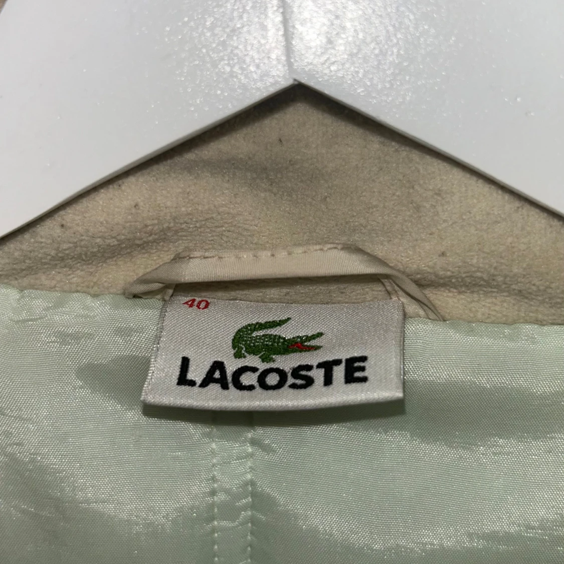 Beige pufferjacka från Lacoste - 1