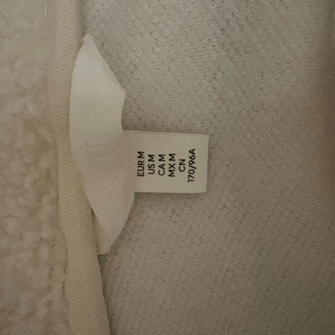 Vit teddyjacka i storlek M - 2