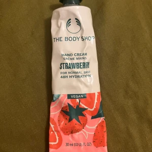 Handkräm från The Body Shop - Handkräm med fräsch doft av jordgubb, knappt använd