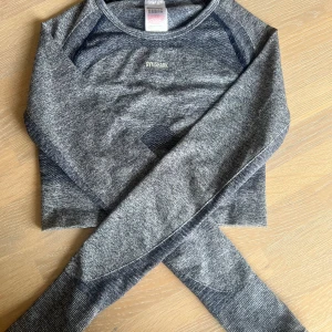 Crop top från Gymshark - Jättefint skick, som ny. Endast använd ett par gånger.