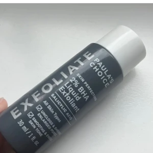 Paula's Choice 2% BHA Liquid Exfoliant - Paula's Choice Skin Perfecting 2% BHA Liquid Exfoliant med salicylsyra i en smidig 30 ml flaska. Endast tagit några droppar ☺️