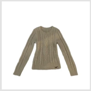 Hollister tröja - Fett skön och sött Hollister sweater!! Den är perfekt till hösten och vintern. Tryck gärna på köp nu!!🍁🧡👻