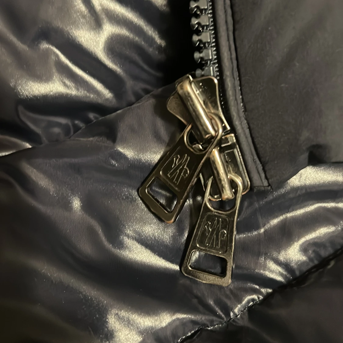 Mörkblå dunväst från Moncler - 4