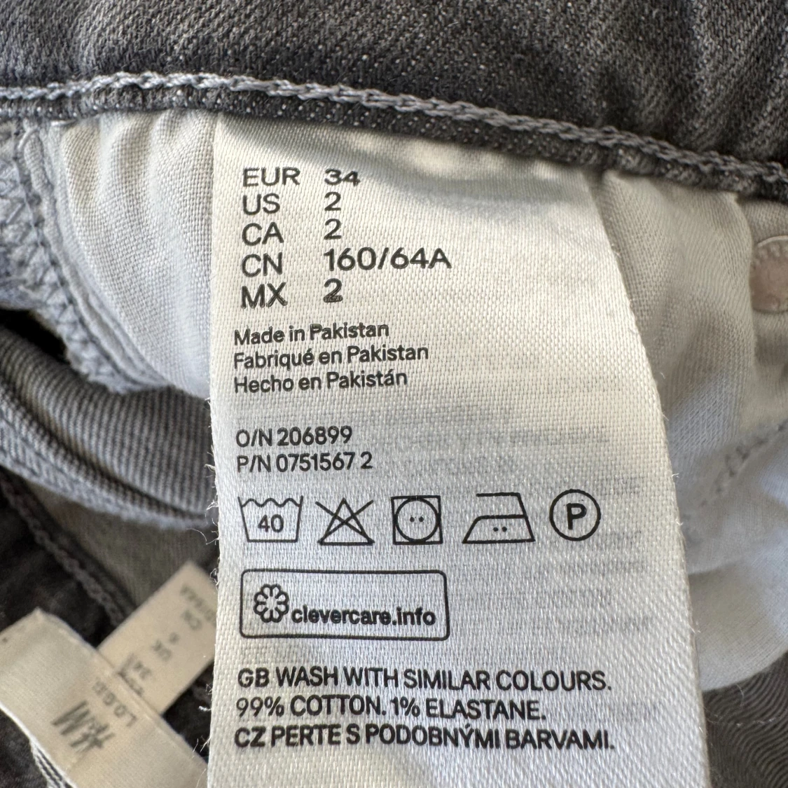 Grå jeansshorts från H&M, strl 34 - 3