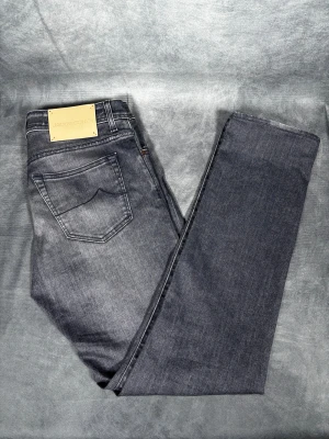 Jacob cohen jeans - Storlek: Size 31 || Skick: Nyskick || Modell: Bard || Nypris: Ca 6000kr || Följ för liknande produkter 🍾🌊