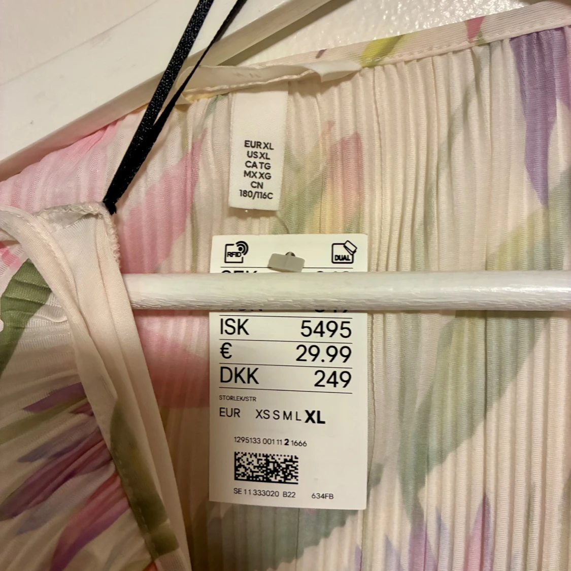 Blommig kortklänning från H&M - 5