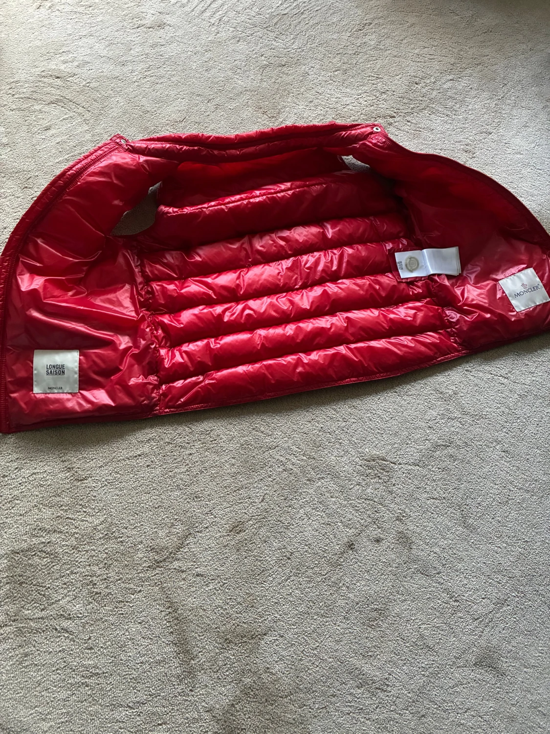 Röd dunväst från Moncler - 2