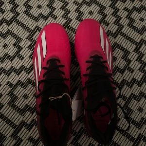 Adidas X Elite fg stl 46 - Adidas X elite helt nya, ny pris 2600kr här bara 1200kr väldig prisvärda fg fotbollskor säljer de då de inte passar, prutbart pris, ingen box eller dustbag för att jag fick de! Men går inte få pengarna tillbaka hör av er!