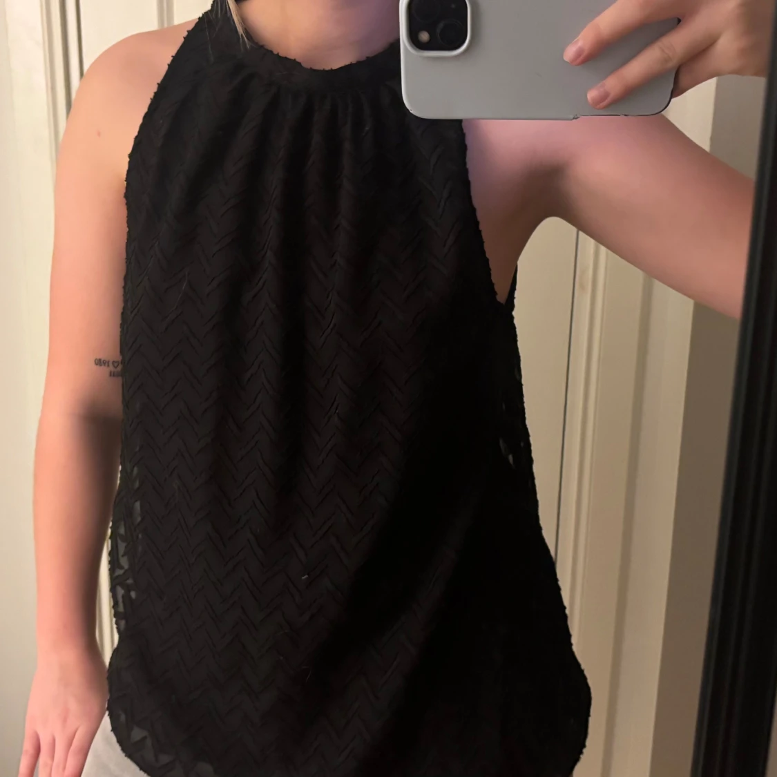 Svart ärmlös topp från Vila