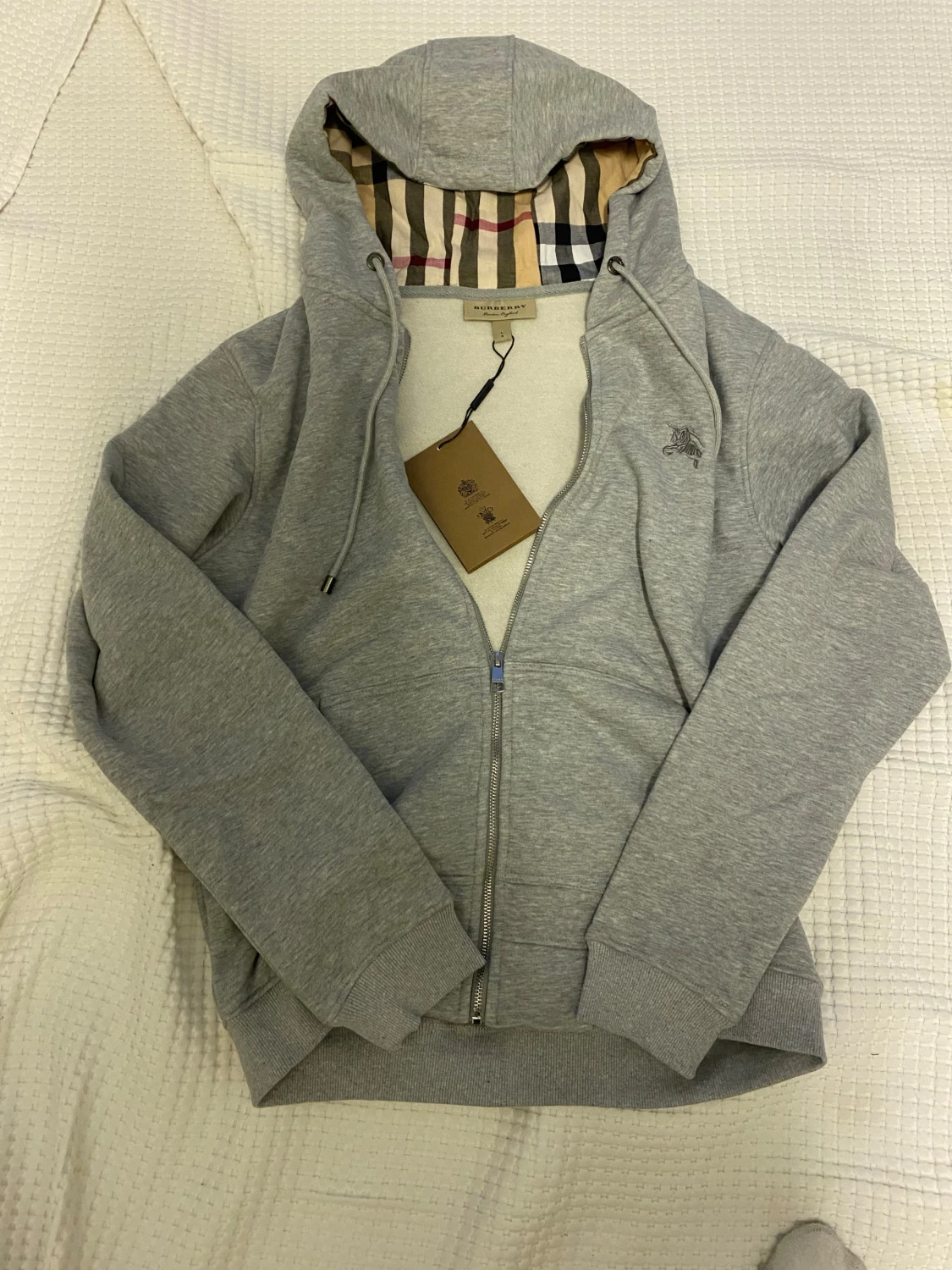 Grå hoodie från Burberry med dragkedja - 2