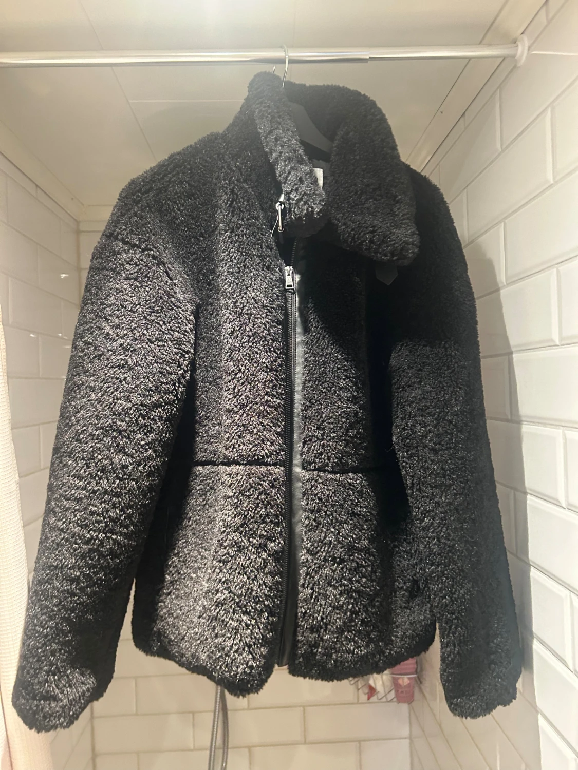 Svart teddyjacka från NA-KD - 3