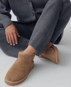 Cozy boots från Gina - Säljer ett par mysiga skor från Gina med päls inuti. Dem är superbra nu till vintern❄️