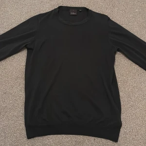 Grön långärmad tröja Oscar Jacobson - Skön långärmad tröja från Oscar Jacobson i mycket bra skick!  Färg:grön   Storlek:S    pris: 350kr priset kan diskuteras till viss nivå, skriv vid minsta fråga eller fundering! 💭 