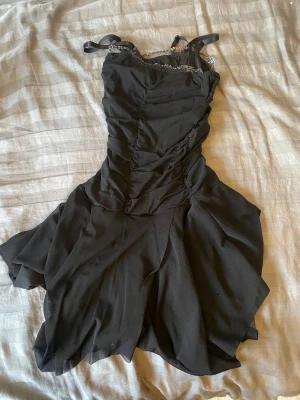 Vintage klänning - Klänning från ett okänt vintage märke som jag ärvde av mamma 🤗 är använd och i storlek M