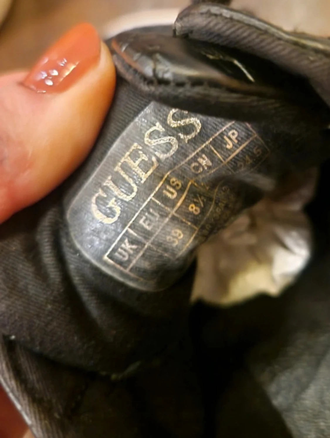 Svarta sneakers från Guess, stl 39 - 3