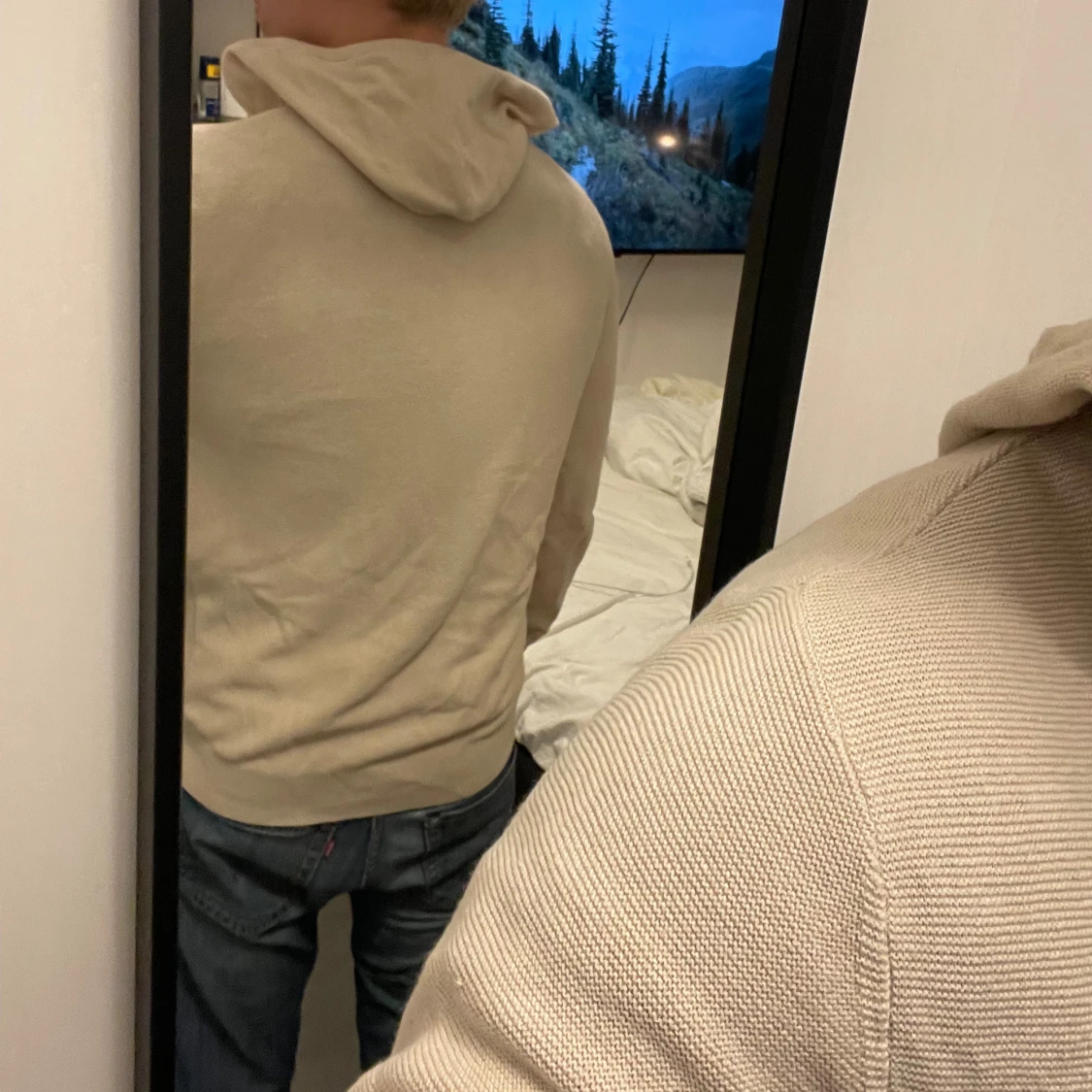 Beige hoodie med dragkedja och huva - 1