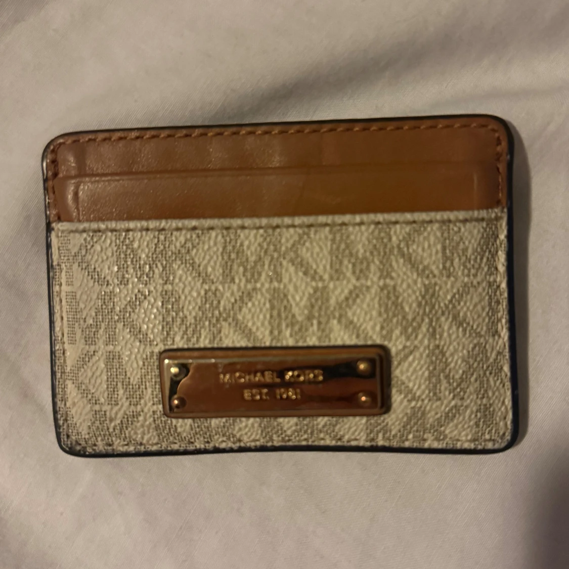 Beige plånbok från Michael Kors