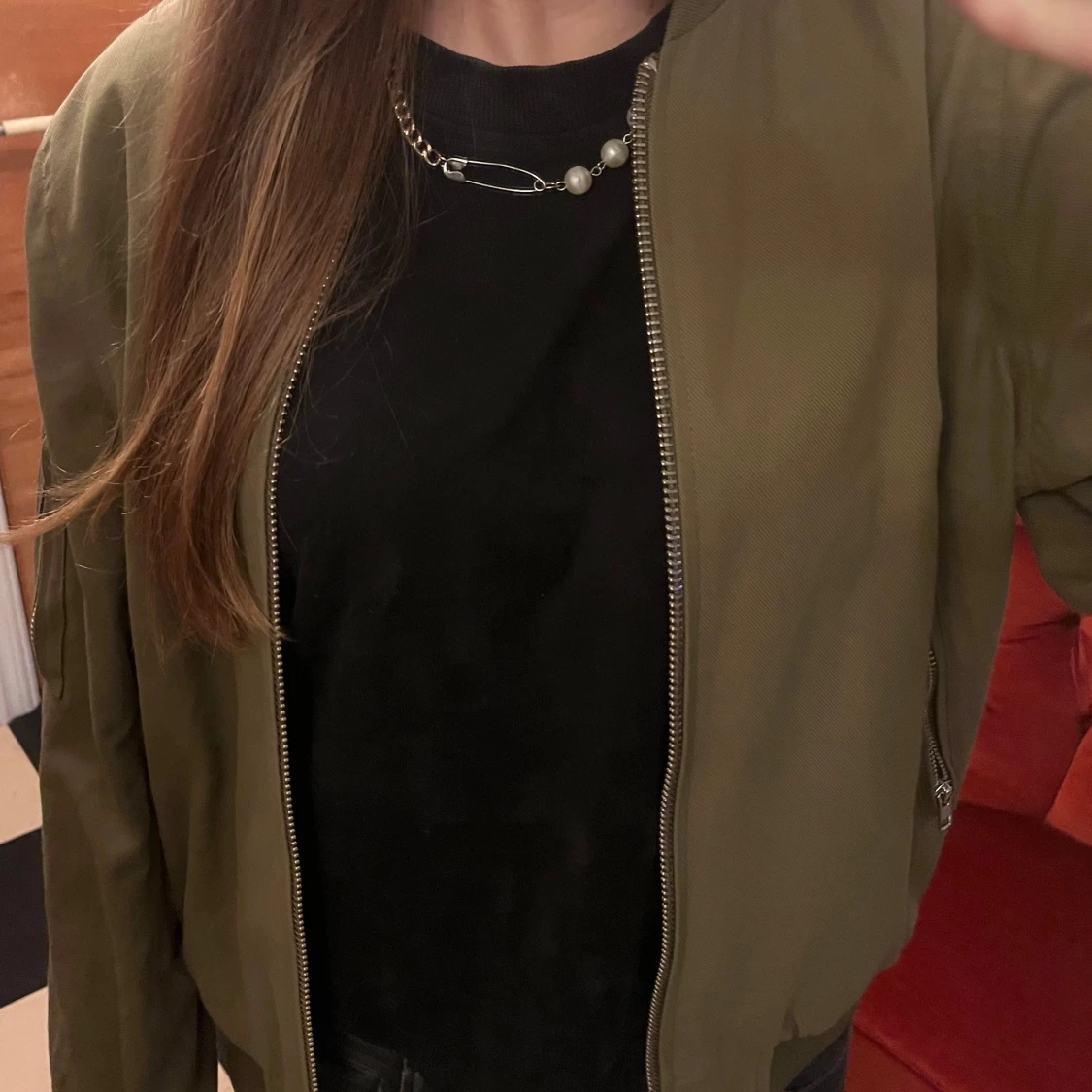 Olivgrön bomberjacka med dragkedja - 1