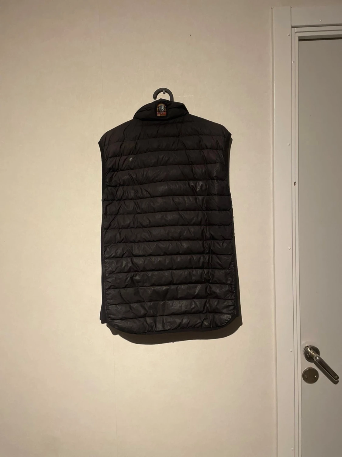 Svart dunväst från Parajumpers - 1