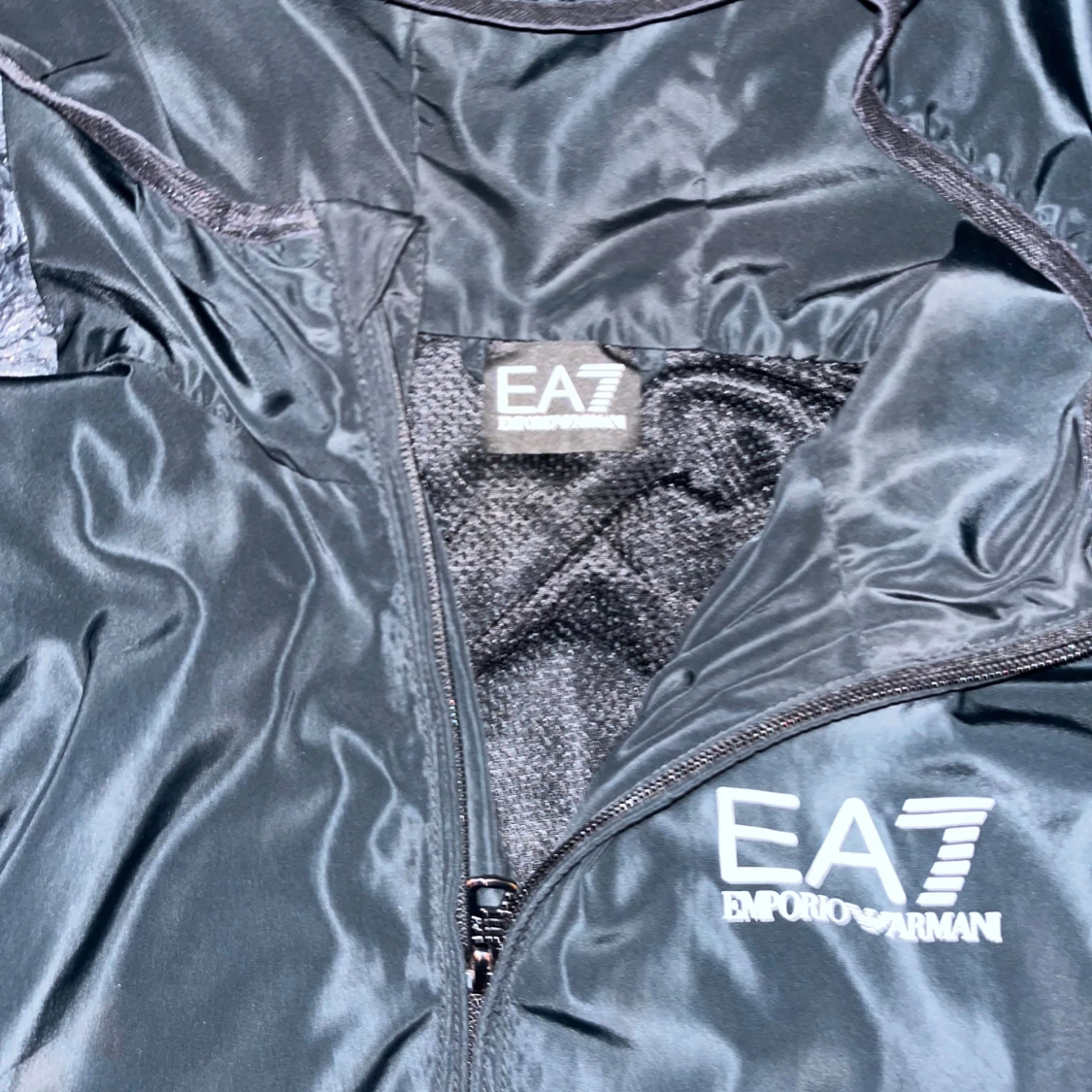Svart EA7 vindjacka med huva - 2