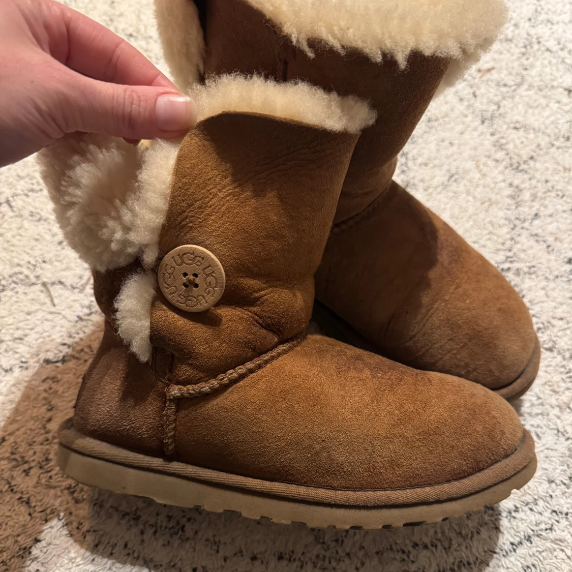 Beiga UGG boots med fårskinn