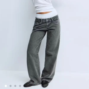 Lågmidjade jeans - Supersnygga lösa jeans som ej kommer till användning då de är fel färg för mig