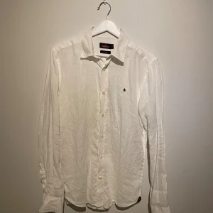 Vit linneskjorta från Morris - Klassisk vit skjorta från Morris i 100% linne. 