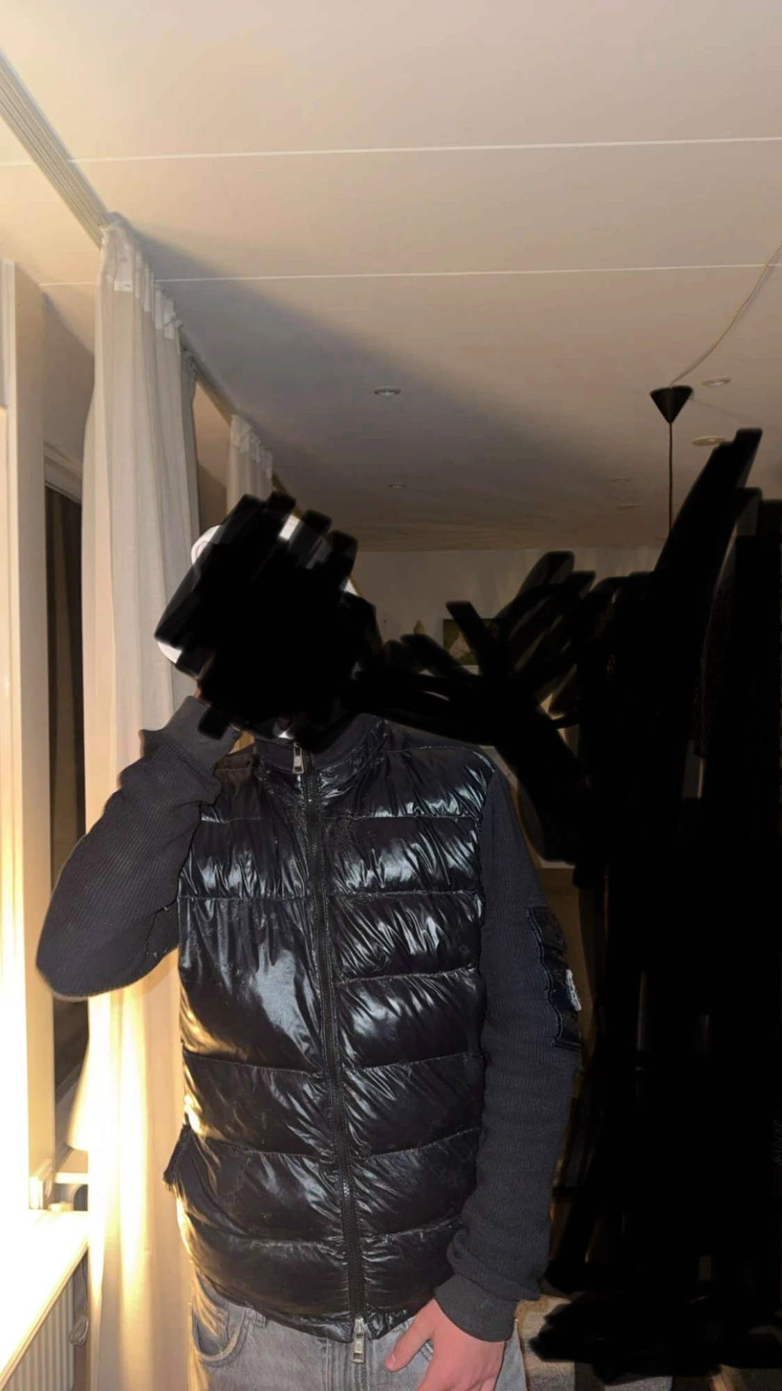 Svart dunväst från Moncler