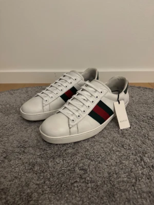 Gucci Ace Sneakers - - Condition: 9/10 - Color: White - Including: Gucci tag - Size: : 42