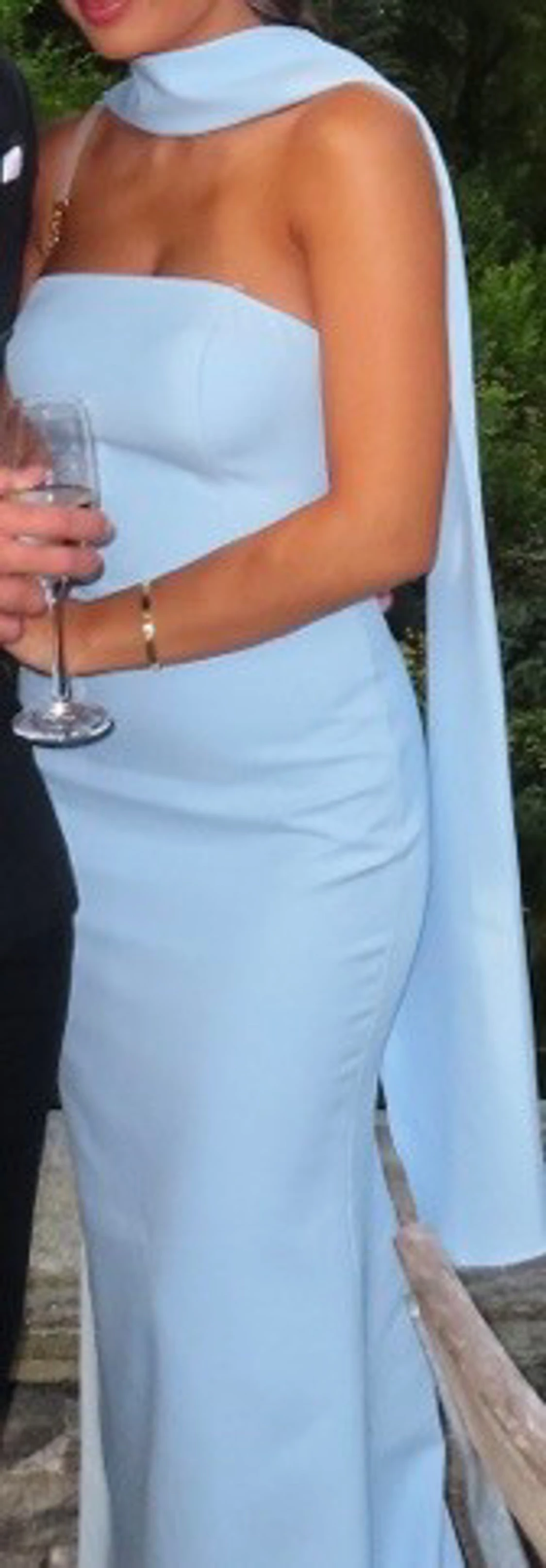 Ljusblå axelbandslös långklänning