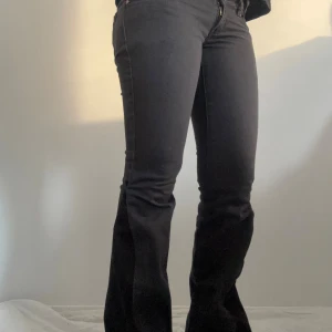 Svarta bootcut jeans - S, skriv vid övriga frågor!