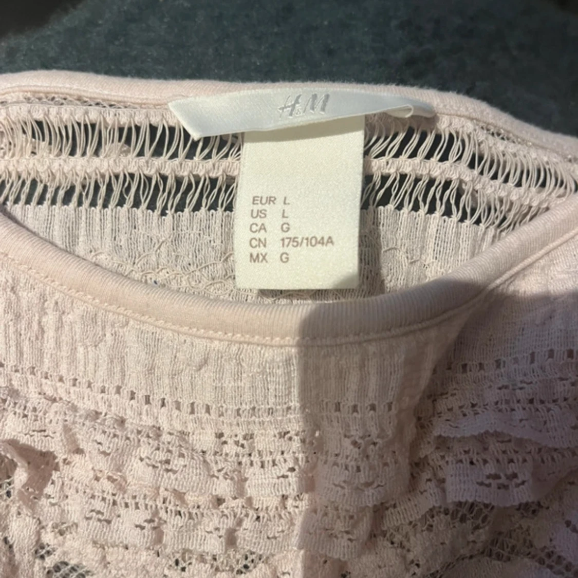 Ljusrosa blus med spets från H&M - 2