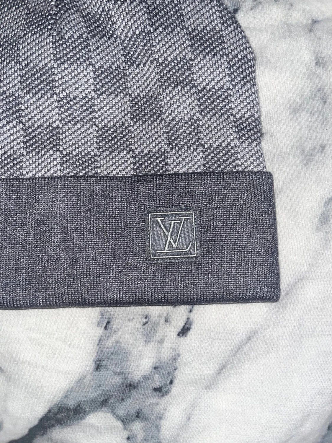 Grå rutig mössa från Louis Vuitton - 1