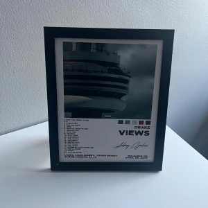 Drake - Views - Drake - Views tavla. Storlek 20x25. Finns att hämta i Östersund🤗 Ram ingår alltid✅