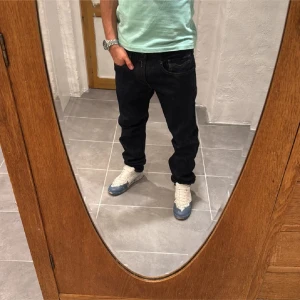 Replay jeans  - Ett par snygga byxor från Replay i storlek W33 L34 i modellen Anbbas 