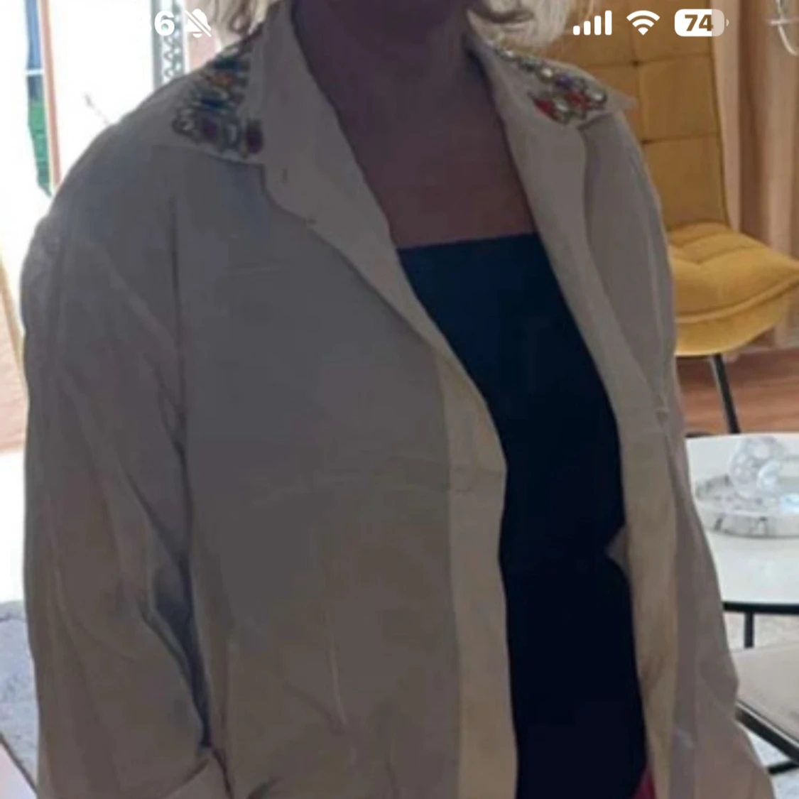 Vit skjorta med pärlor från Mama - 4